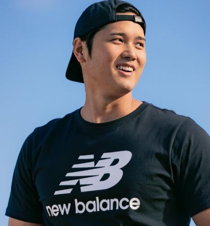 New Balanceのシャツを着る大谷翔平選手
